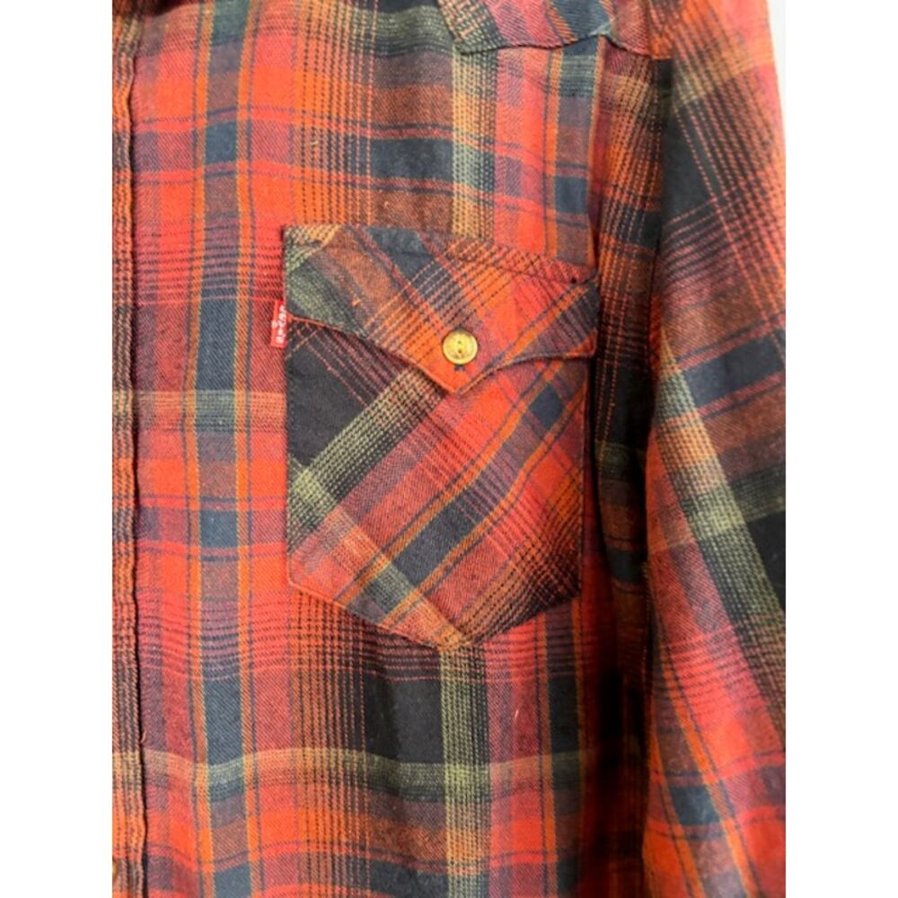Levi's Size XL‎ Women's Red Plaid Long-Sleeve Button Front Flannel Shirt - Picture 2 of 4